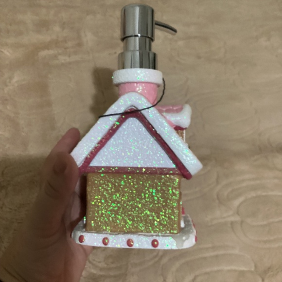 New Christmas Gingerbread House Soap Dispenser - Picture 3 of 7